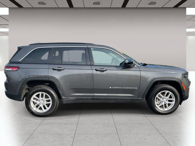 Used 2025 Jeep Grand Cherokee Laredo X AWD/4WD image 2