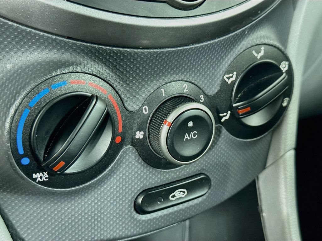 Used 2015 Hyundai Accent GS FWD image 15