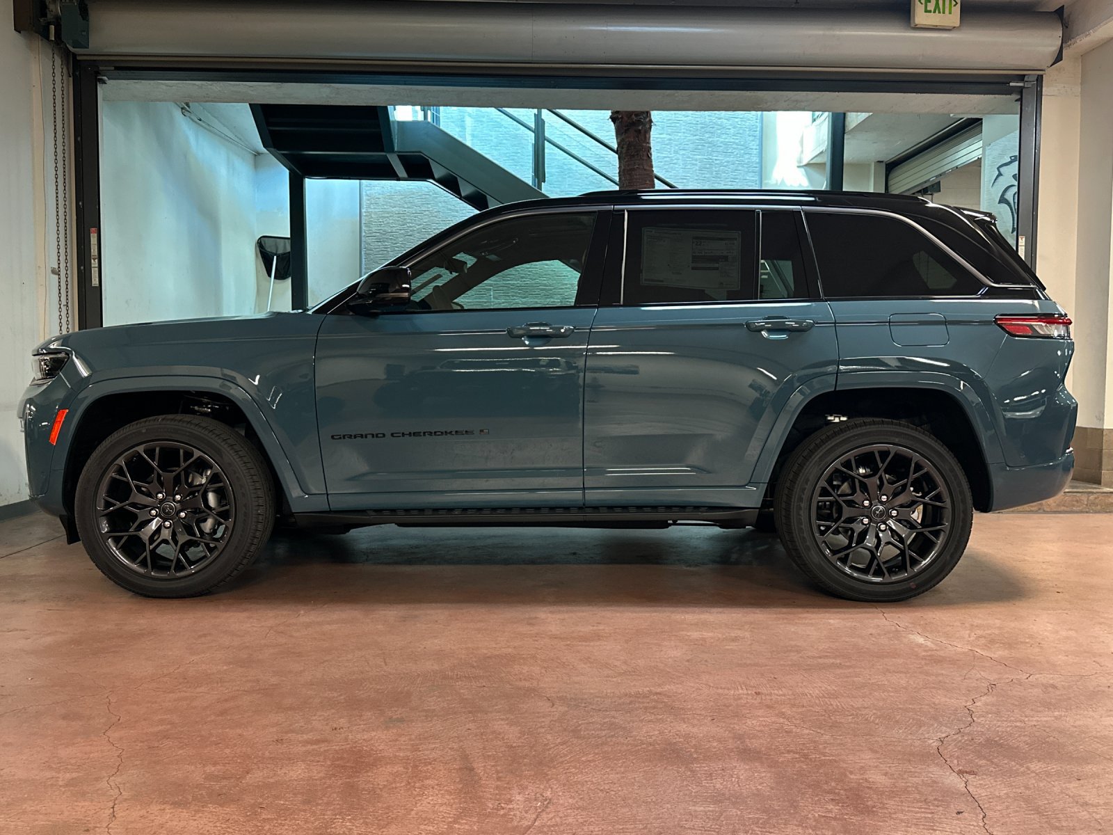 New 2027 Jeep Grand Cherokee Summit w/ Adv Protech Group IV AWD/4WD image 2