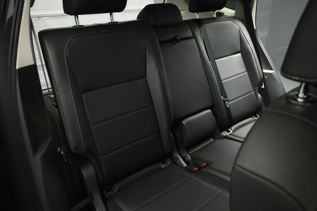 Used 2018 Volkswagen Tiguan SE w/ Panoramic Sunroof Package AWD/4WD image 61