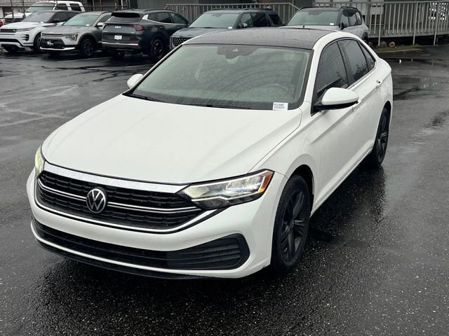 Used 2023 Volkswagen Jetta SE image 4