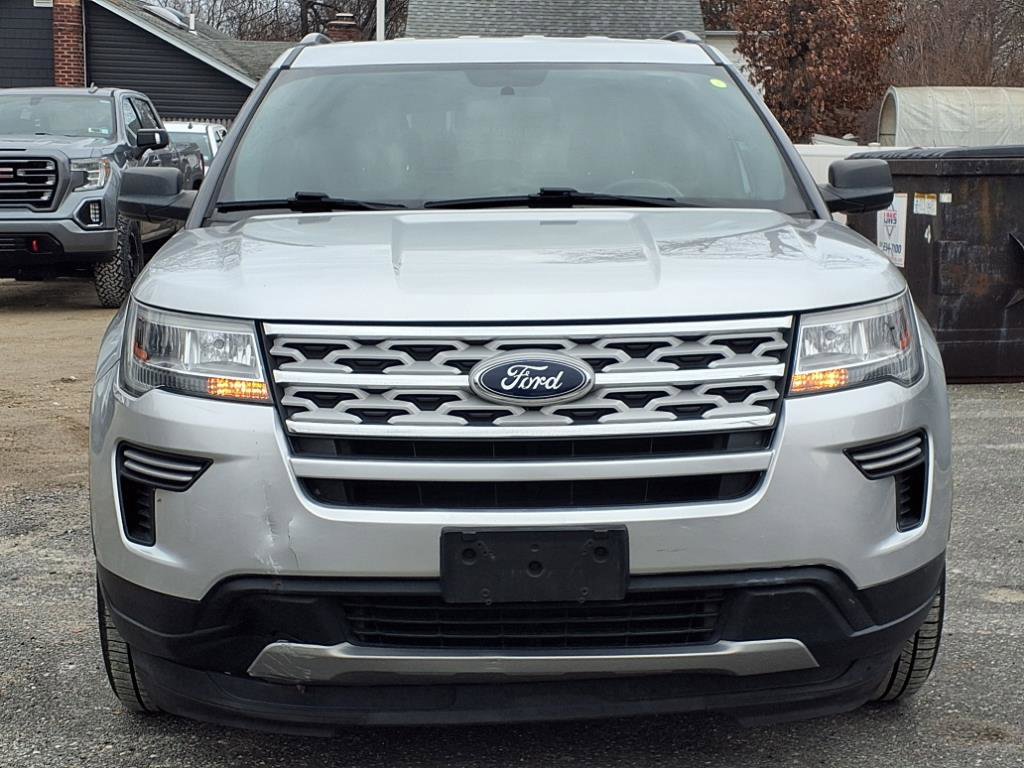 Used 2019 Ford Explorer XLT image 2