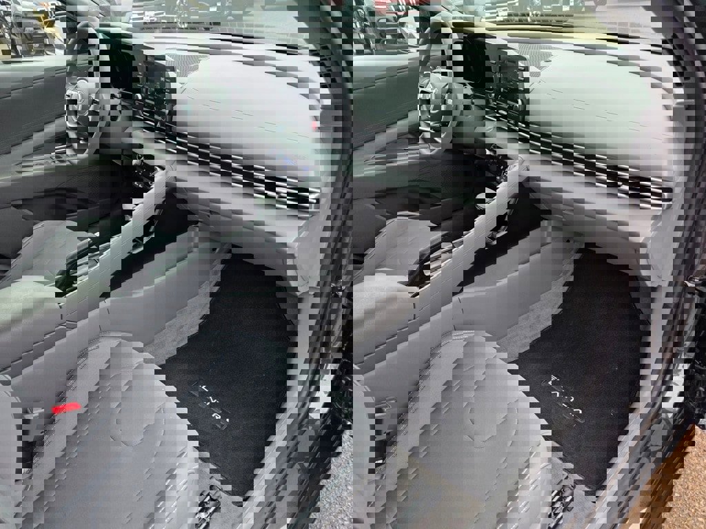 Used 2023 Hyundai Elantra SEL w/ Cargo Package image 26