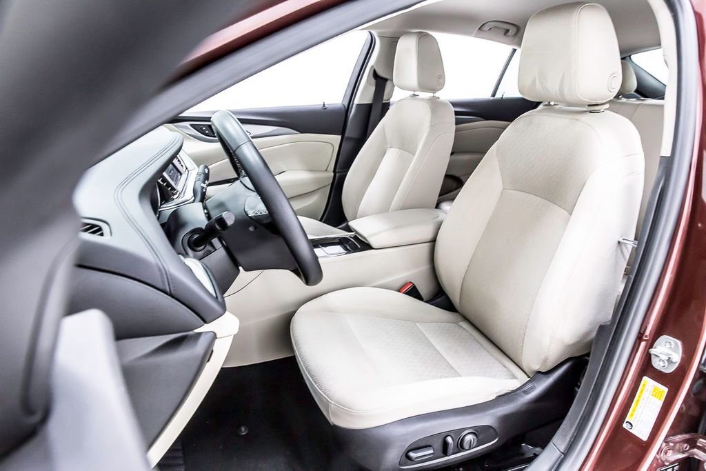 Used 2019 Buick Regal Preferred w/ Driver Confidence Package I image 27