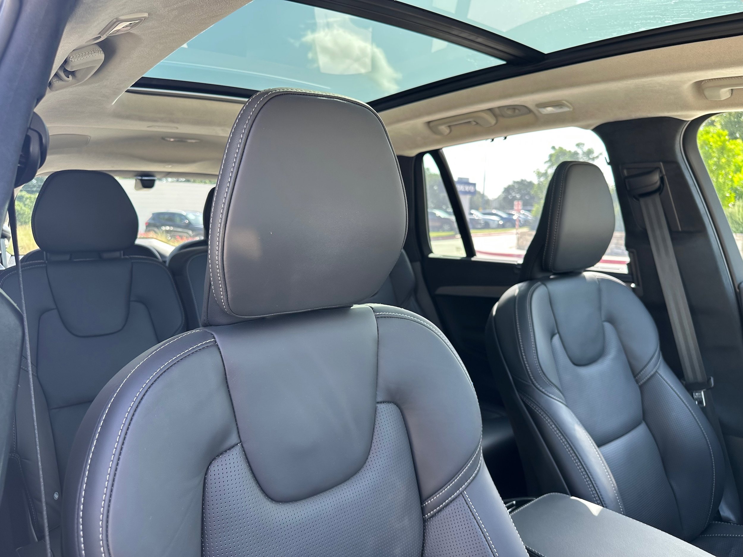 Used 2025 Volvo XC90 B6 Ultra w/ Lounge Package AWD/4WD image 9