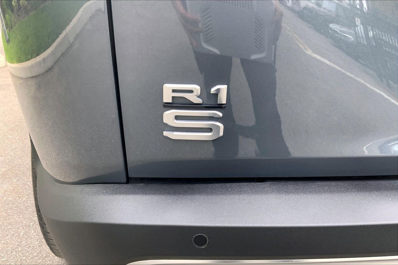 Used 2025 Rivian R1S Adventure AWD/4WD image 9