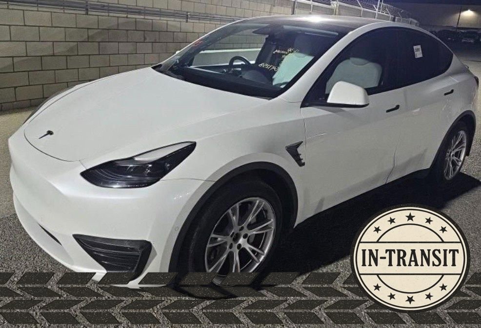 Used 2022 Tesla Model Y Long Range image 1