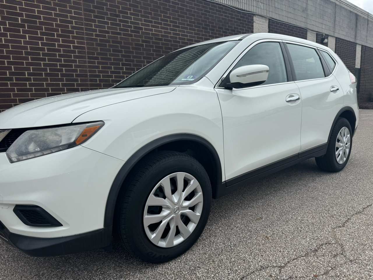 Used 2015 Nissan Rogue S image 29