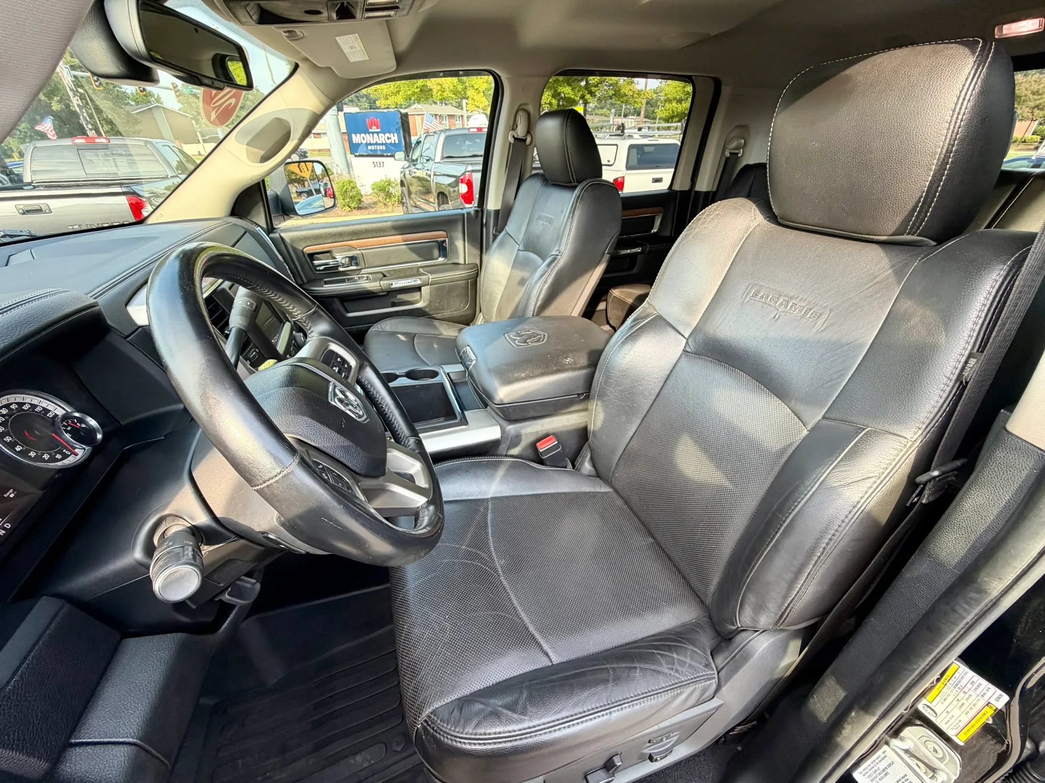 Used 2014 RAM 2500 Laramie w/ Black Appearance Group AWD/4WD image 8