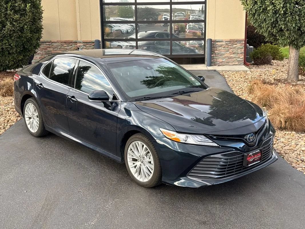 Used 2020 Toyota Camry XLE FWD image 39
