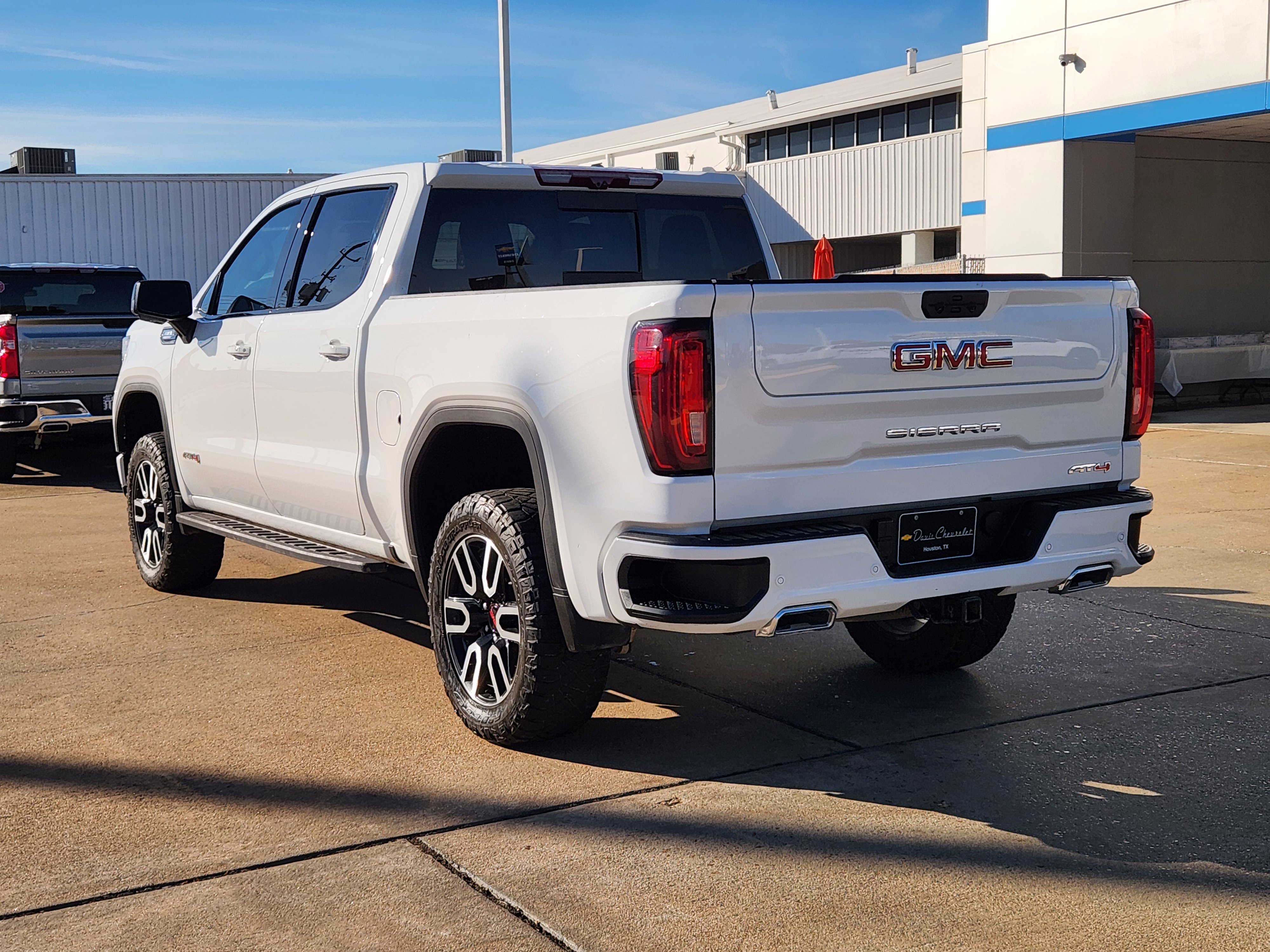 Certified 2024 GMC Sierra 1500 AT4 w/ Technology Package AWD/4WD image 8