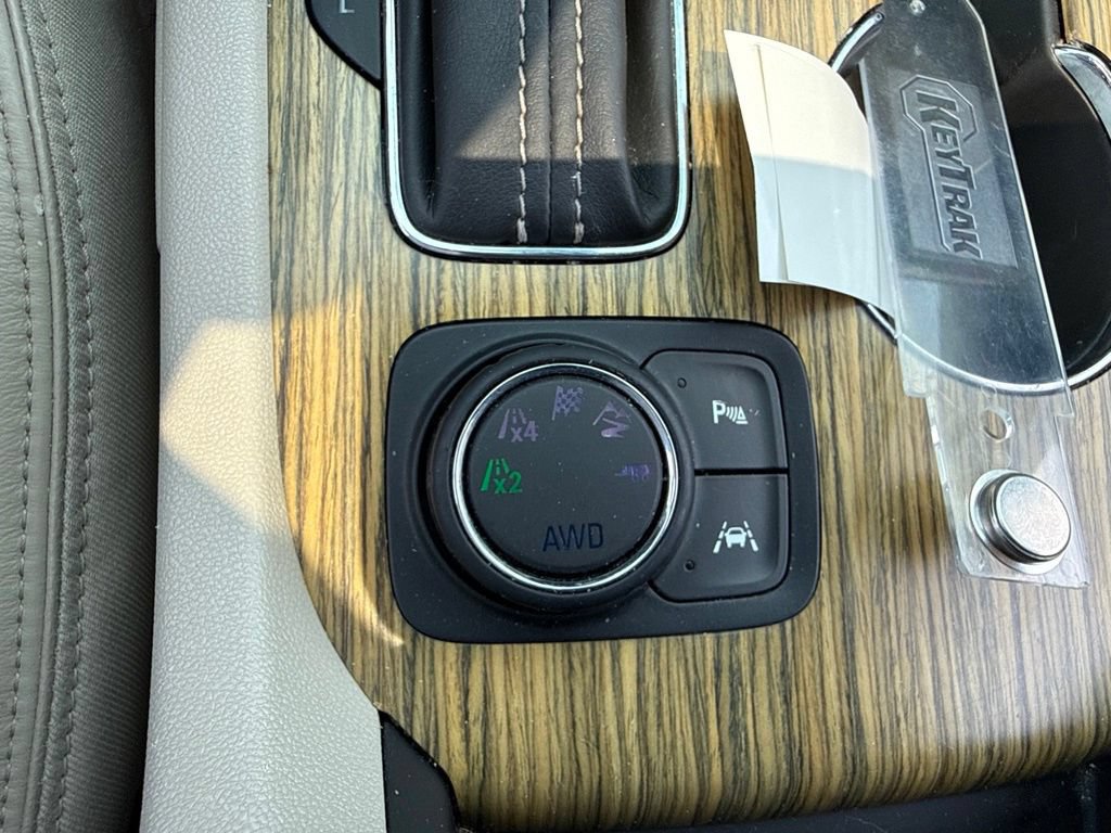 Used 2019 GMC Acadia Denali w/ Technology Package AWD/4WD image 25