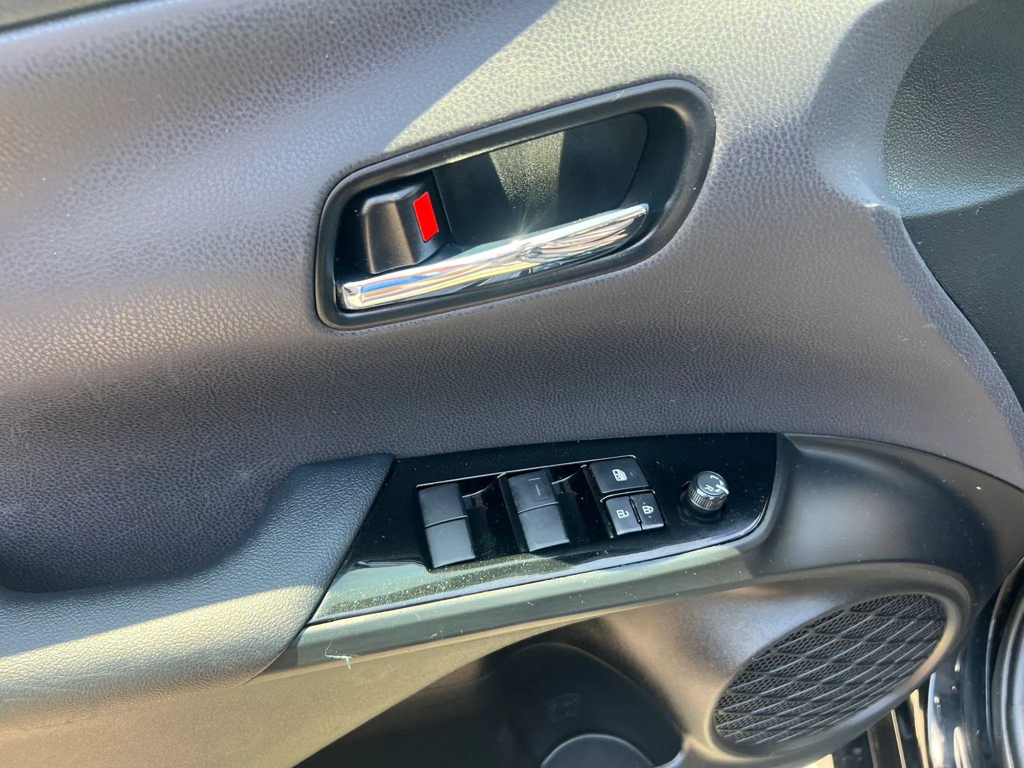 Used 2022 Toyota Prius XLE FWD image 12