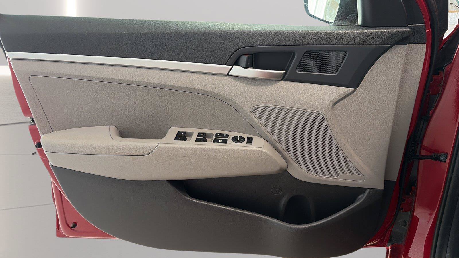 Used 2020 Hyundai Elantra SE FWD image 20