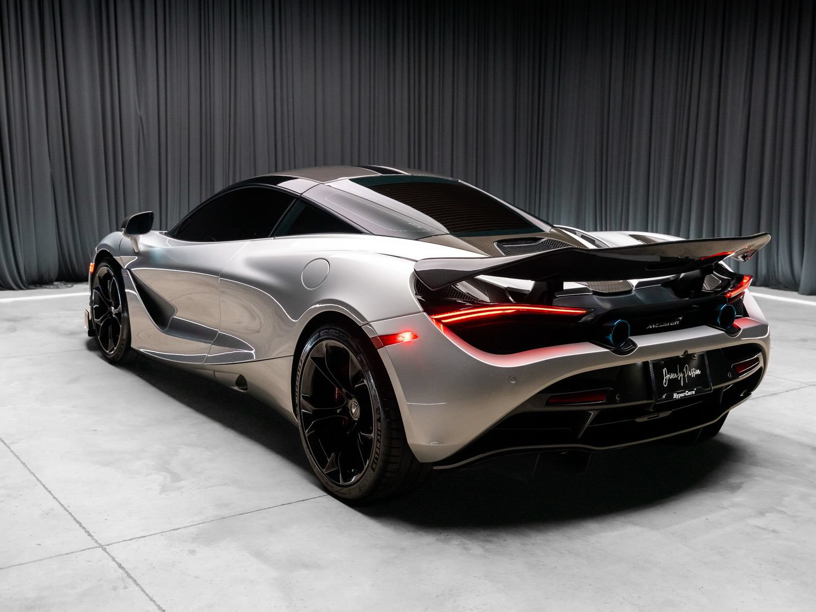 Used 2019 McLaren 720S RWD image 6