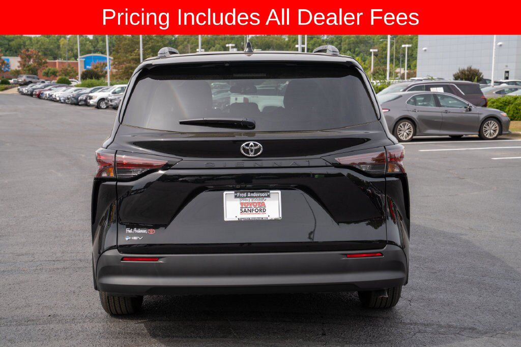 New 2026 Toyota Sienna LE FWD image 5