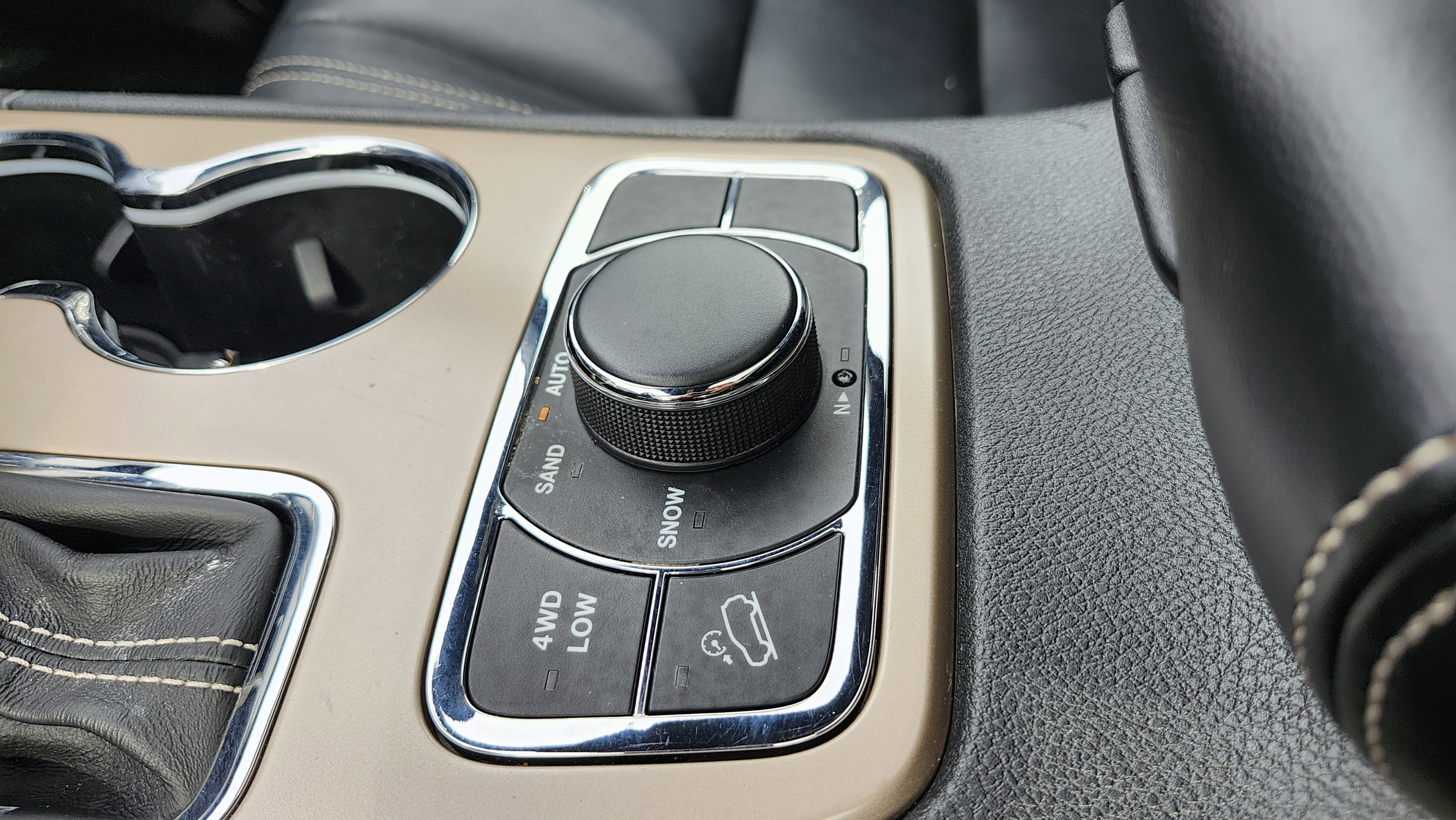 Used 2016 Jeep Grand Cherokee Limited image 12