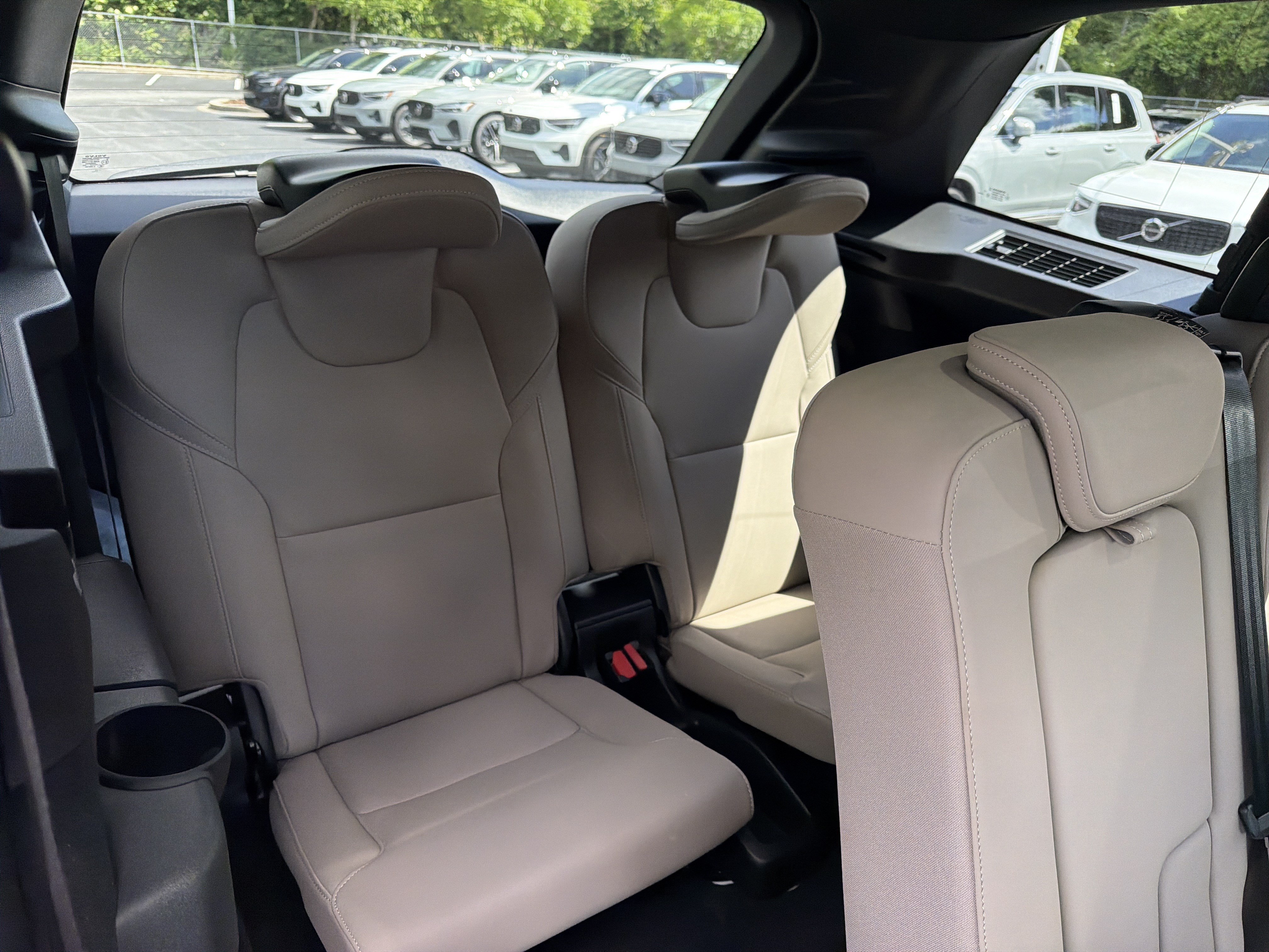 Certified 2026 Volvo XC90 B6 Plus w/ Protection Package Premier AWD/4WD image 37
