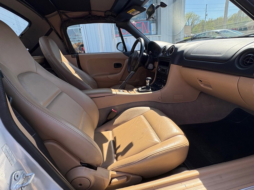 Used 1999 MAZDA MX-5 Miata RWD image 14