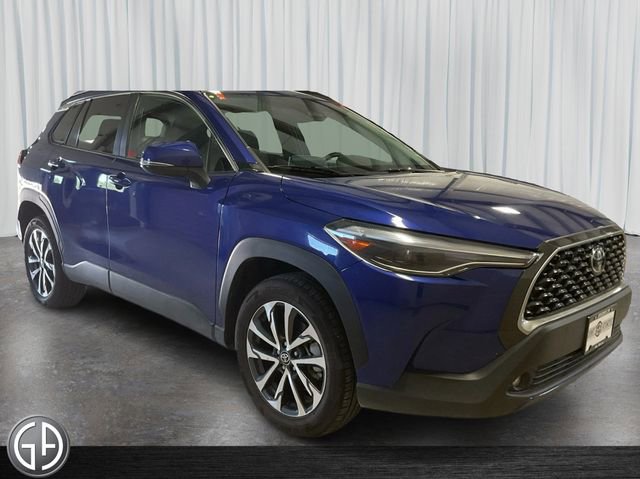 Used 2023 Toyota Corolla Cross XLE image 3