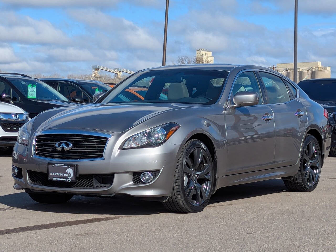 Used 2013 INFINITI M56 x w/ Sport Pkg image 7