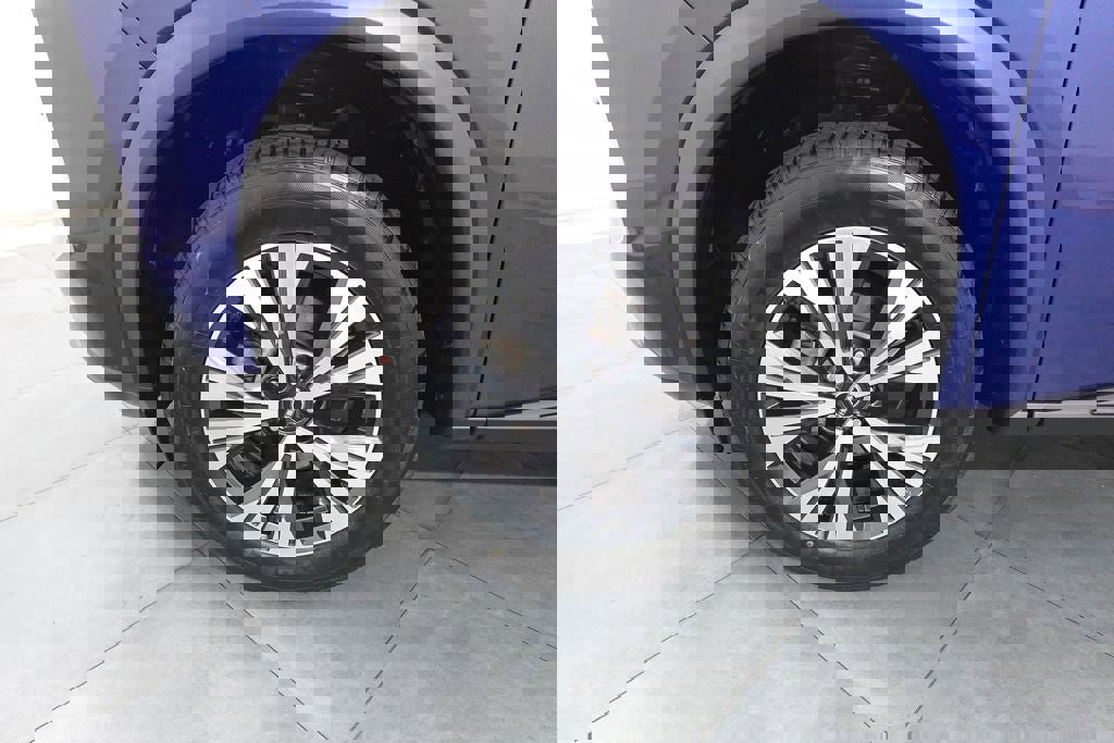 Used 2023 Nissan Rogue SV image 27