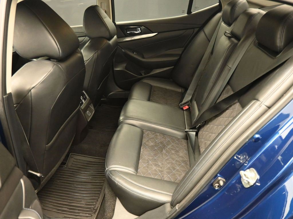 Used 2018 Nissan Maxima SR image 12