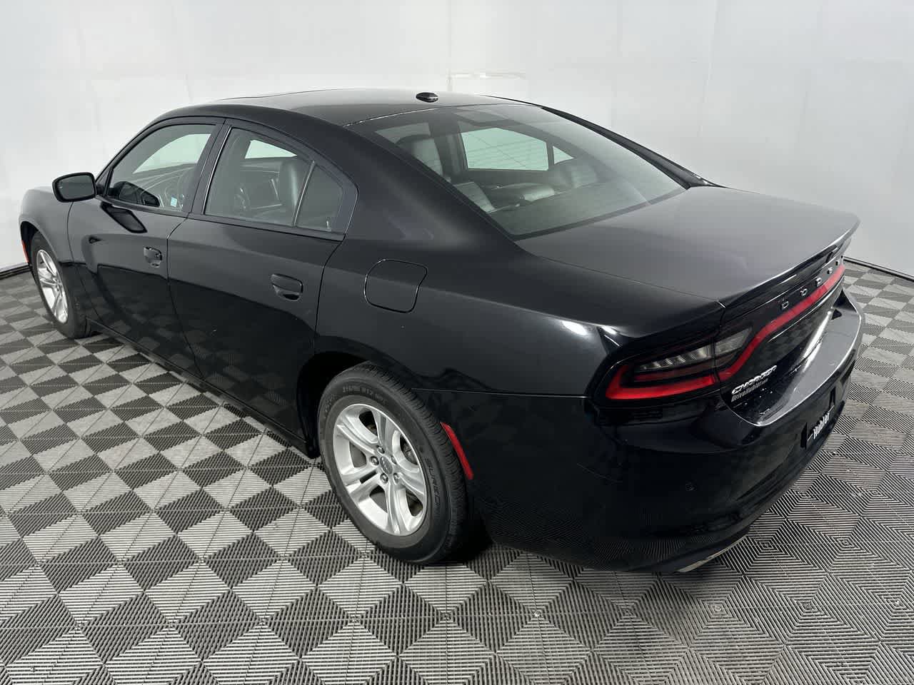 Used 2021 Dodge Charger SXT w/ Leather Interior Group RWD image 15