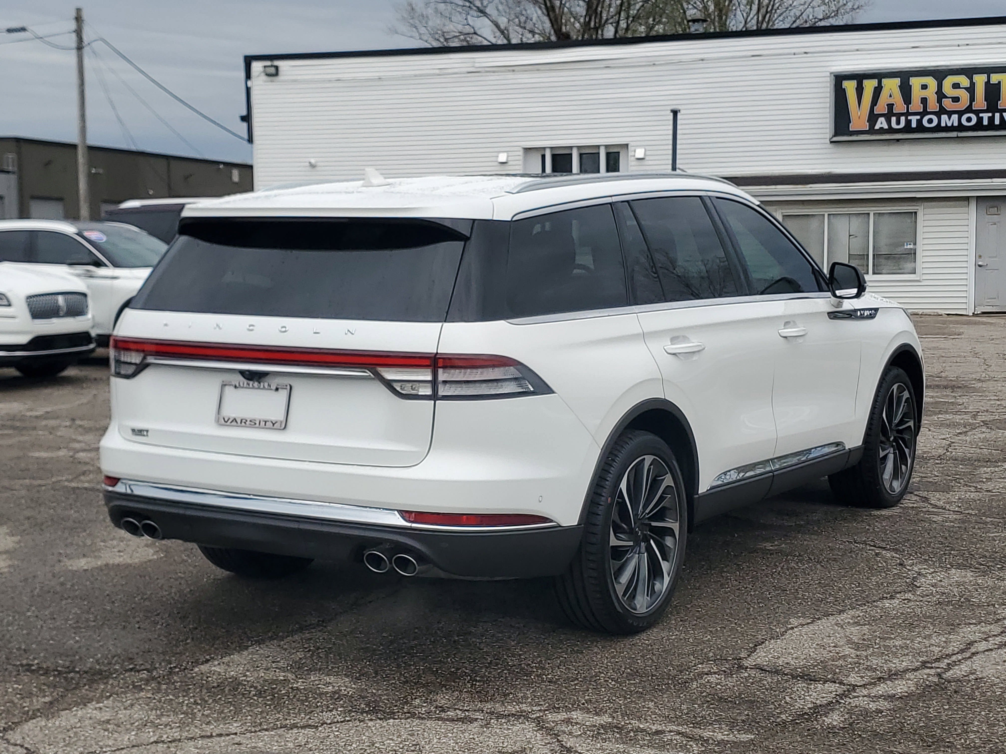 Used 2023 Lincoln Aviator Reserve w/ Equipment Group 201A AWD/4WD image 6