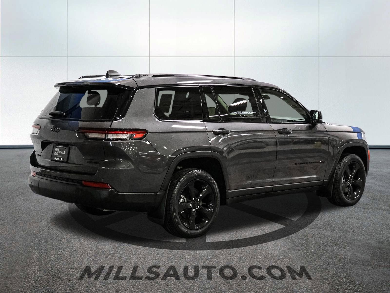 Used 2023 Jeep Grand Cherokee L Limited w/ Black Appearance Package image 8