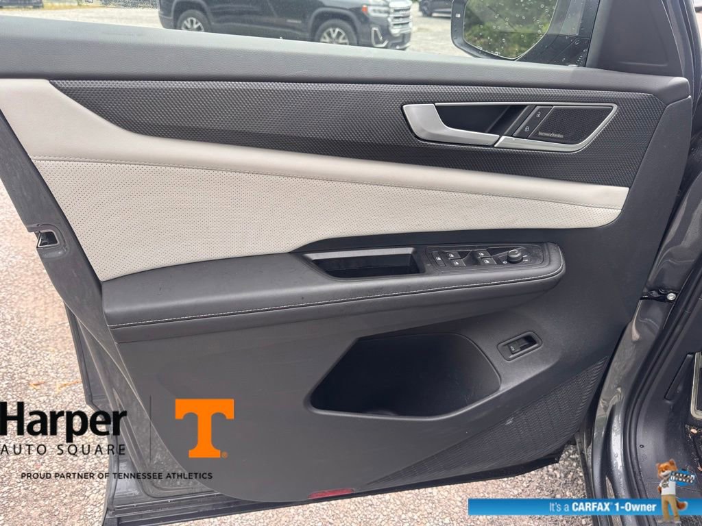 Used 2025 Volkswagen Atlas Cross Sport SEL Premium R-Line AWD/4WD image 19