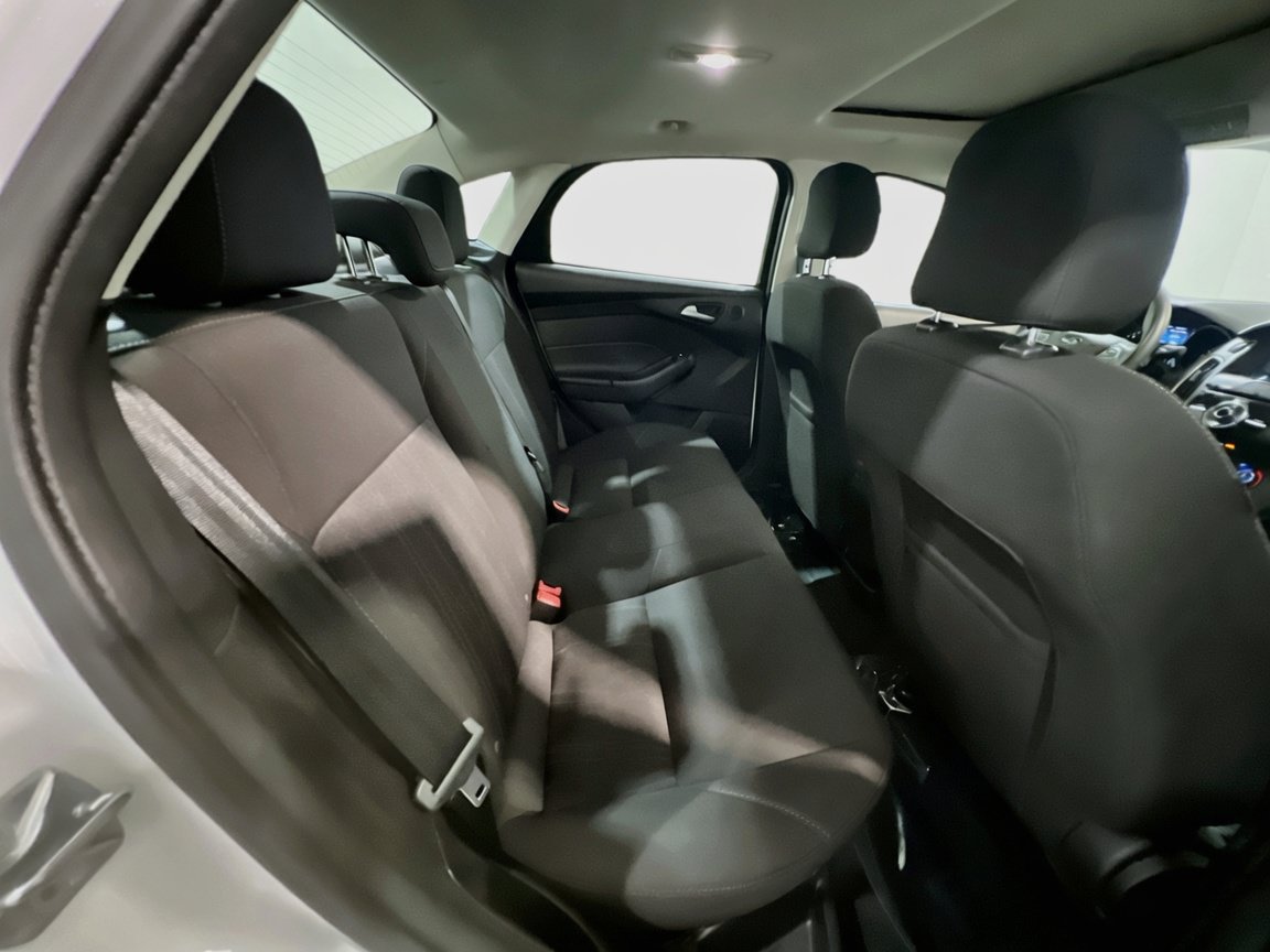 Used 2017 Ford Focus SEL FWD image 19