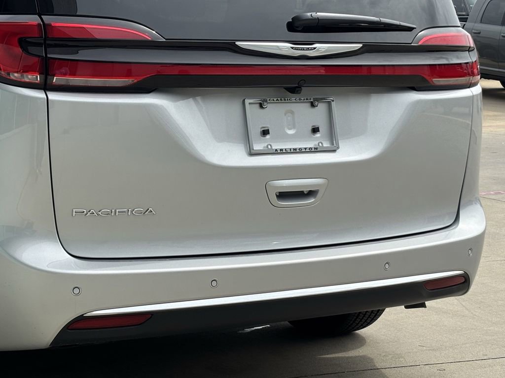 New 2026 Chrysler Pacifica Select image 5