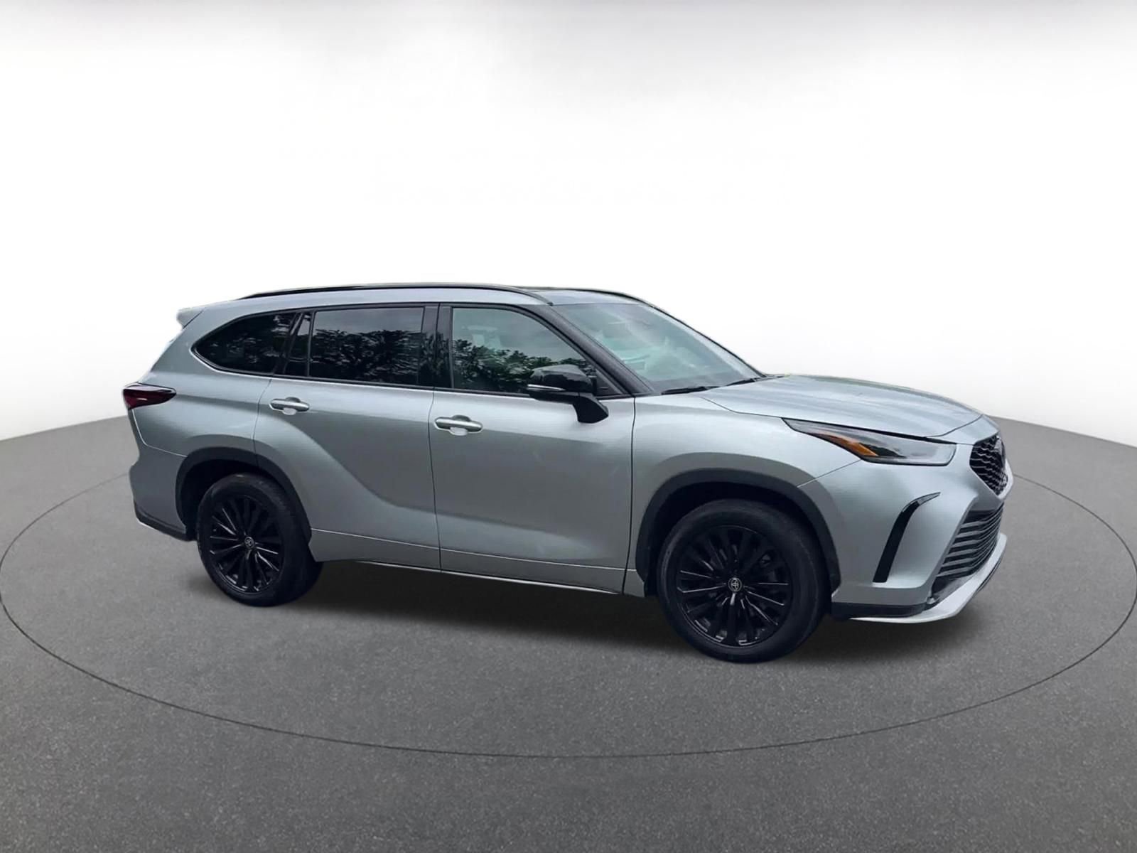 Used 2025 Toyota Highlander XSE AWD/4WD image 2