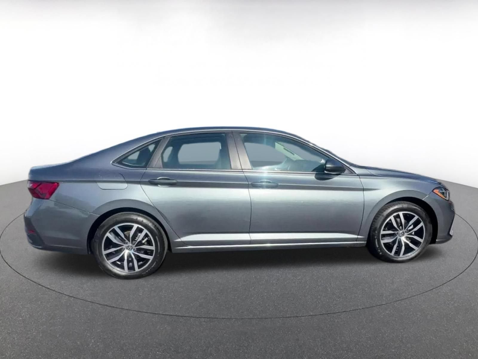 Used 2025 Volkswagen Jetta SE FWD image 16