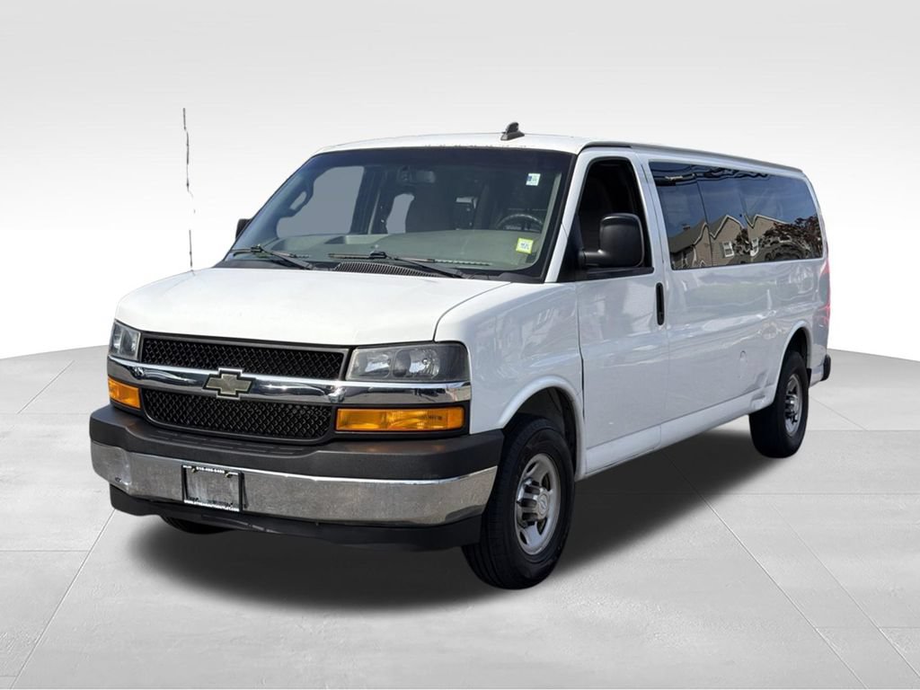 Used 2018 Chevrolet Express 3500 LT w/ LT Preferred Equipment Group RWD image 3