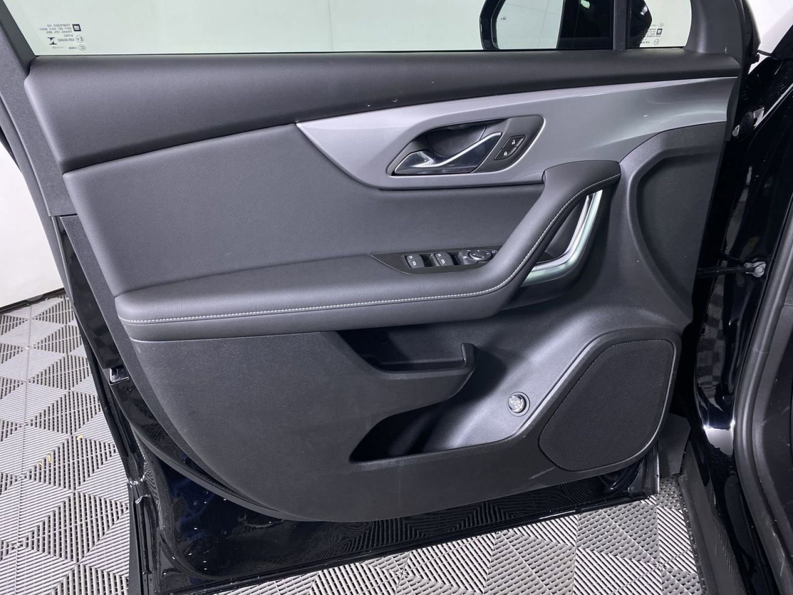 New 2026 Chevrolet Blazer LT w/ Convenience Package FWD image 21