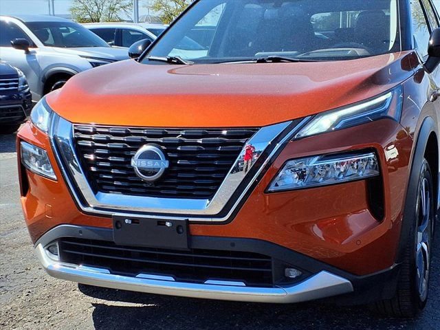 Used 2022 Nissan Rogue Platinum w/ Head-Up Display Package image 24