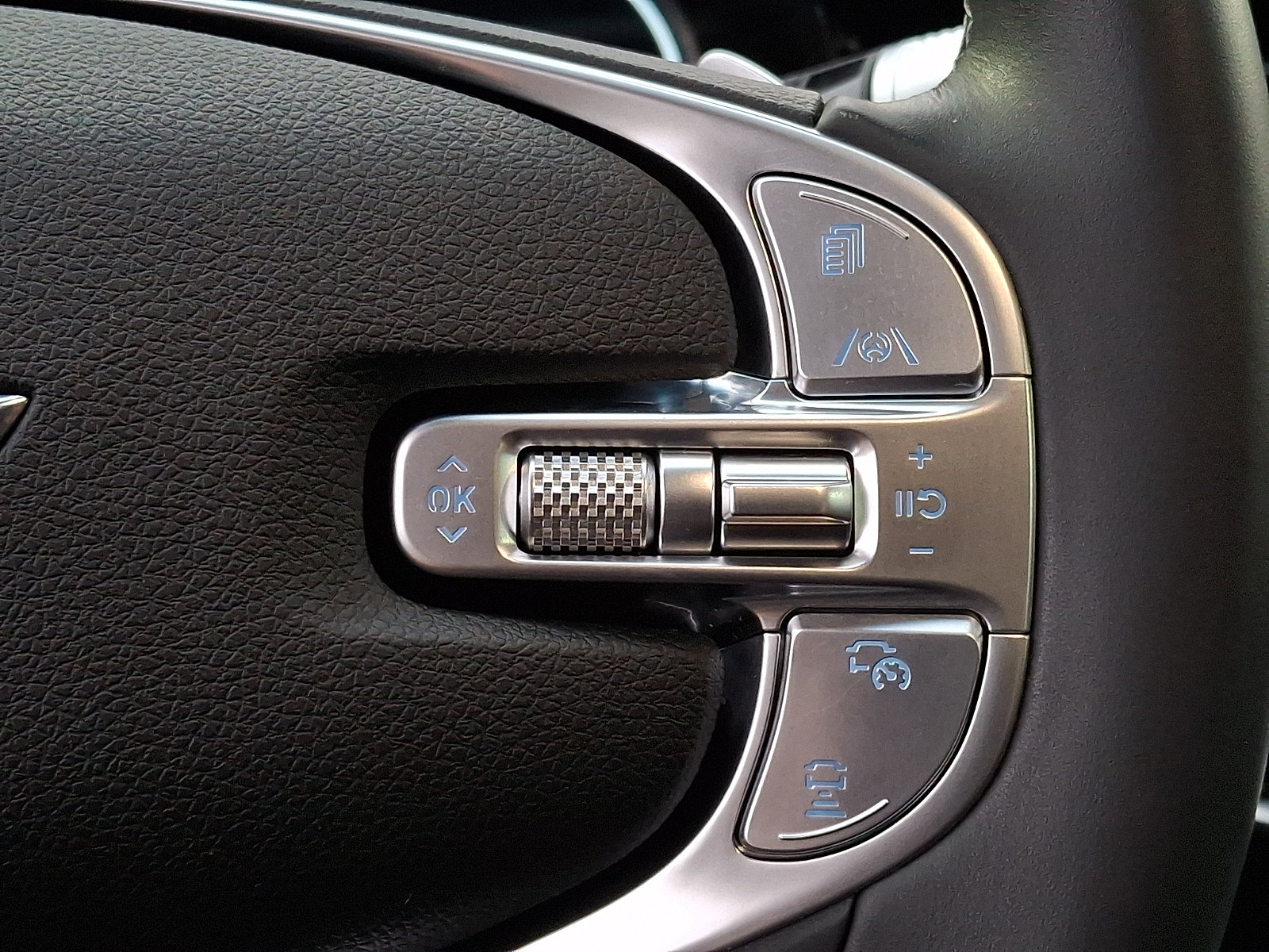 Certified 2024 Genesis GV70 2.5T AWD/4WD image 25