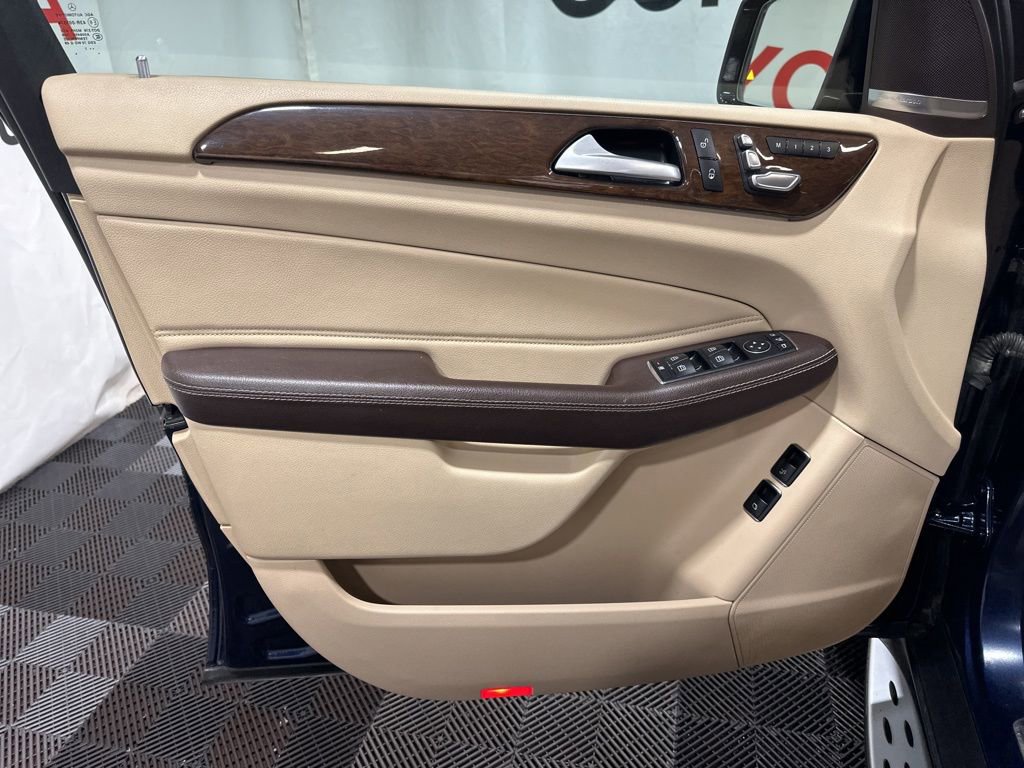 Used 2017 Mercedes-Benz GLS 450 4MATIC image 23