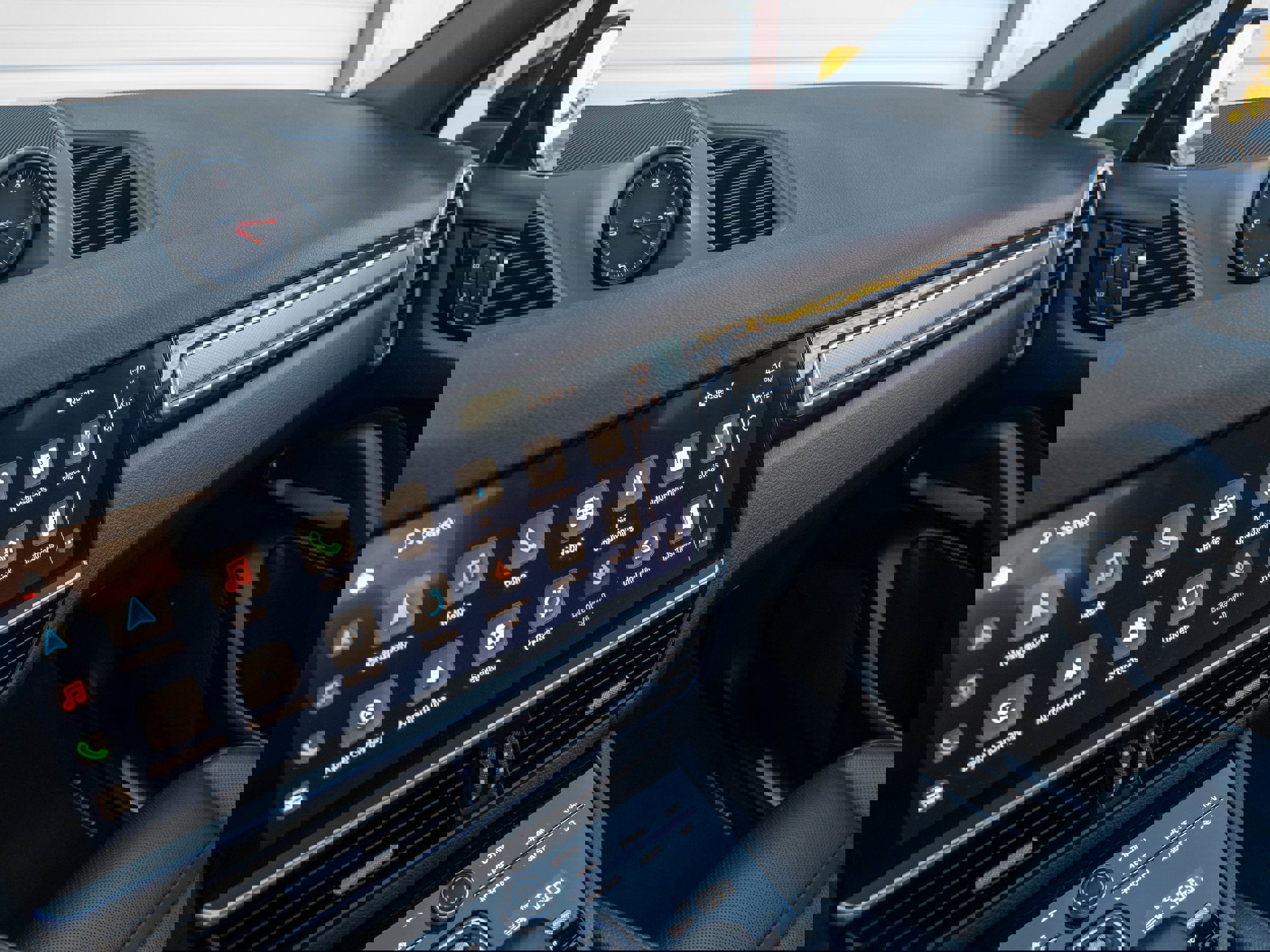 Certified 2023 Porsche Cayenne Platinum Edition image 19