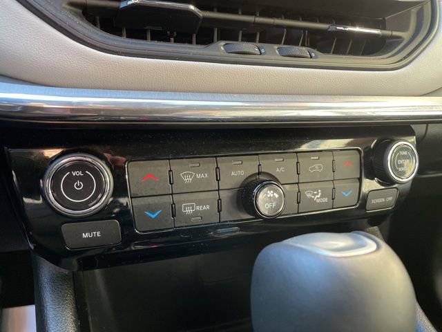 Used 2024 Jeep Compass Limited image 25