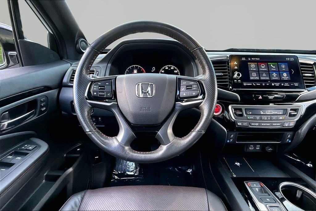 Used 2025 Honda Ridgeline Black Edition image 9