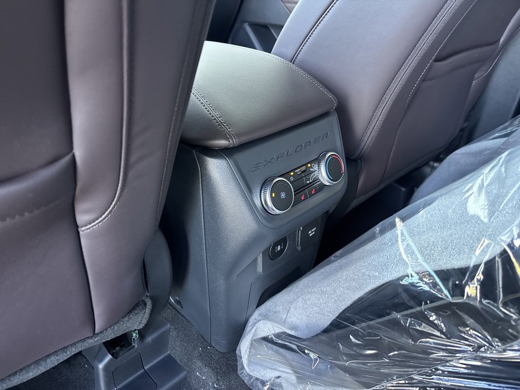 New 2026 Ford Explorer Platinum image 31