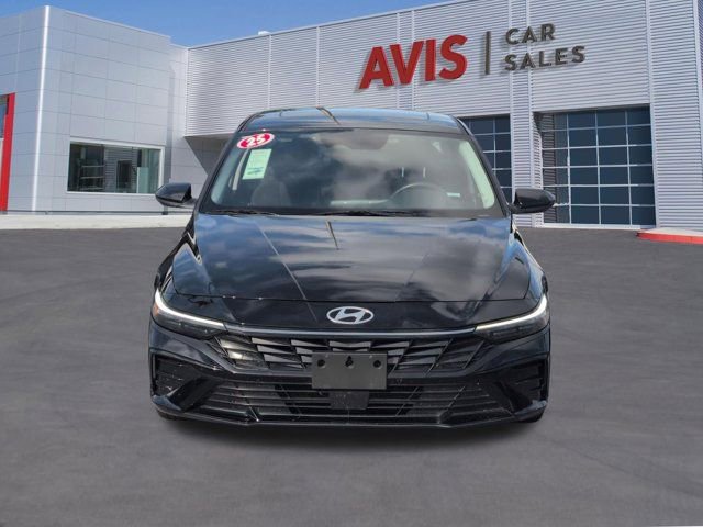Used 2025 Hyundai Elantra SEL FWD image 2