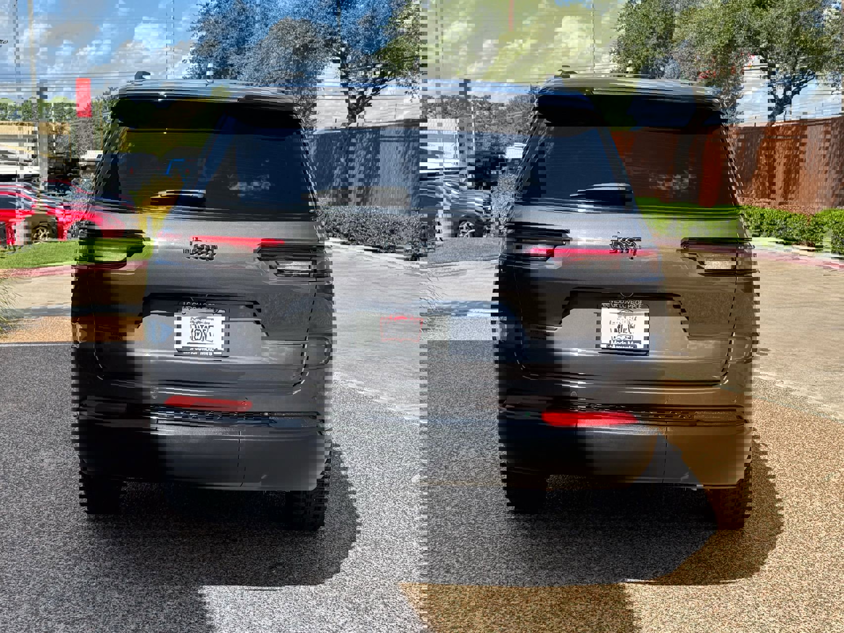 Used 2023 Jeep Grand Cherokee L Laredo image 9