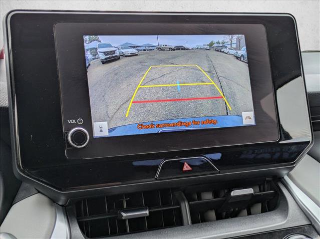 Used 2023 Toyota Venza LE image 14