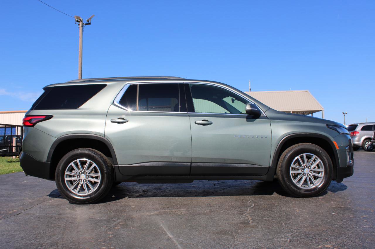 Used 2022 Chevrolet Traverse LT image 3