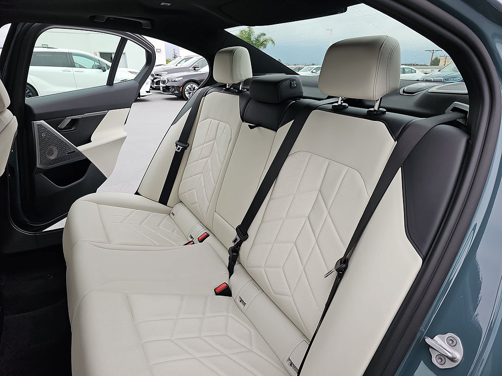 Used 2025 BMW 530i RWD image 14