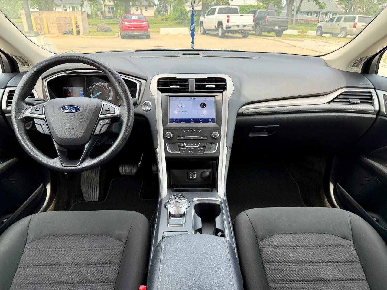 Used 2020 Ford Fusion SE FWD image 18